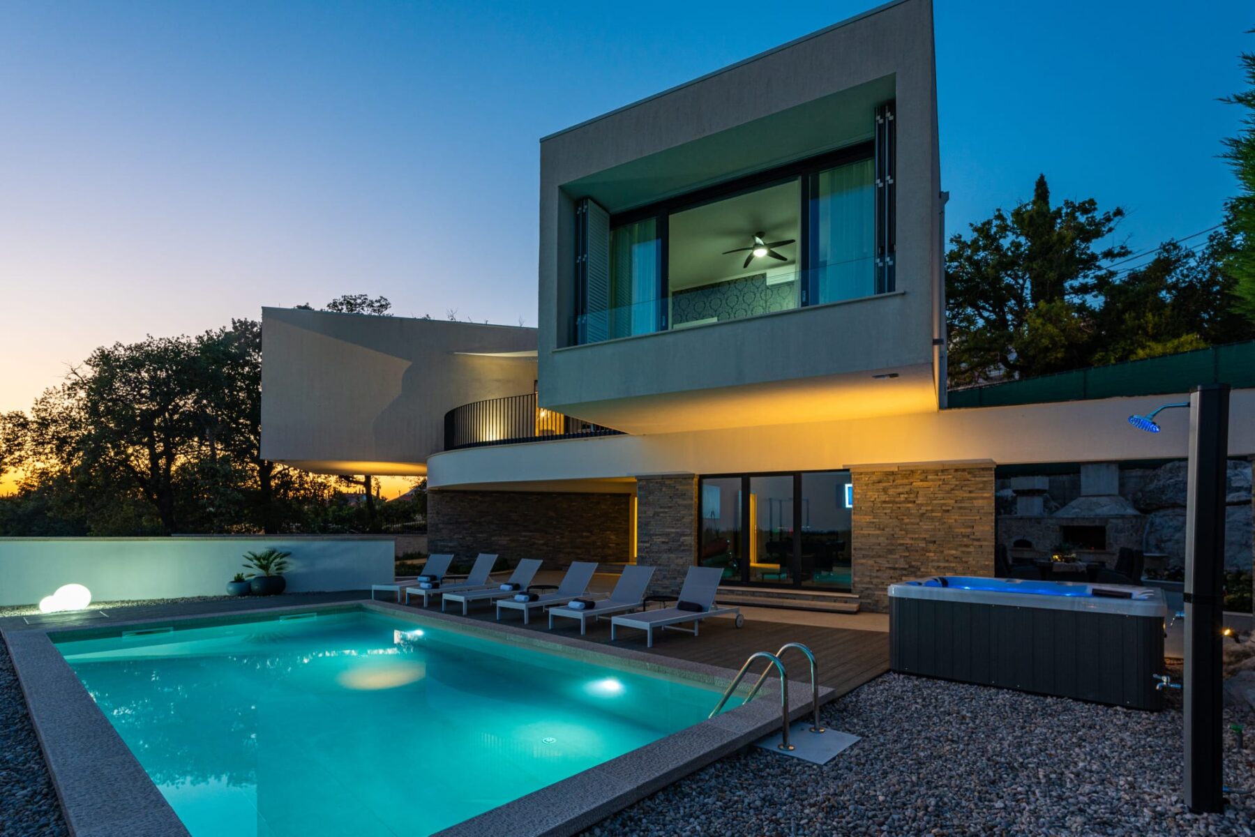 Villa Lumina – Pool, Jacuzzi, Sauna & Private Gym